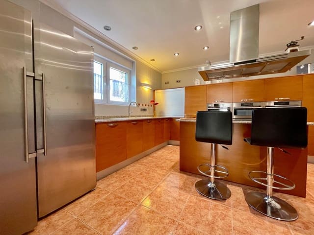 4 bedroom Villa for sale in Vinaròs with garage - € 390,000 (Ref: 9345054)