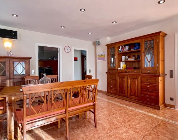 4 slaapkamer Villa te koop in Vinaròs met garage - € 415.000 (Ref: 9345054)