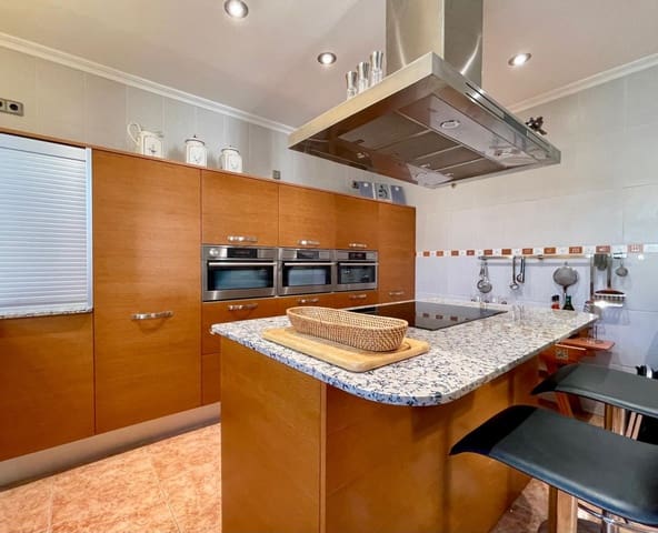 4 bedroom Villa for sale in Vinaròs with garage - € 390,000 (Ref: 9345054)