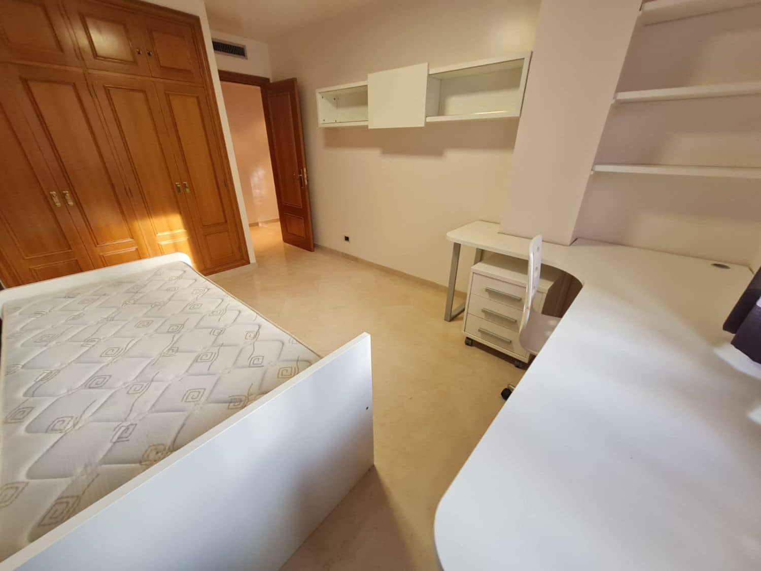 4 bedroom Flat for rent in Castello de la Plana - € 1,300 (Ref: 9383168)