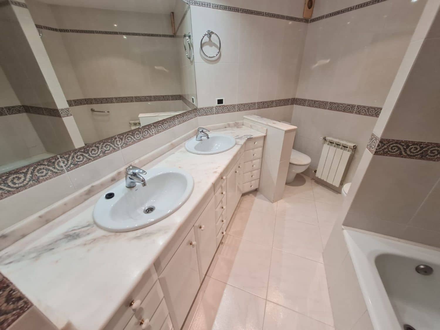 4 bedroom Flat for rent in Castello de la Plana - € 1,300 (Ref: 9383168)