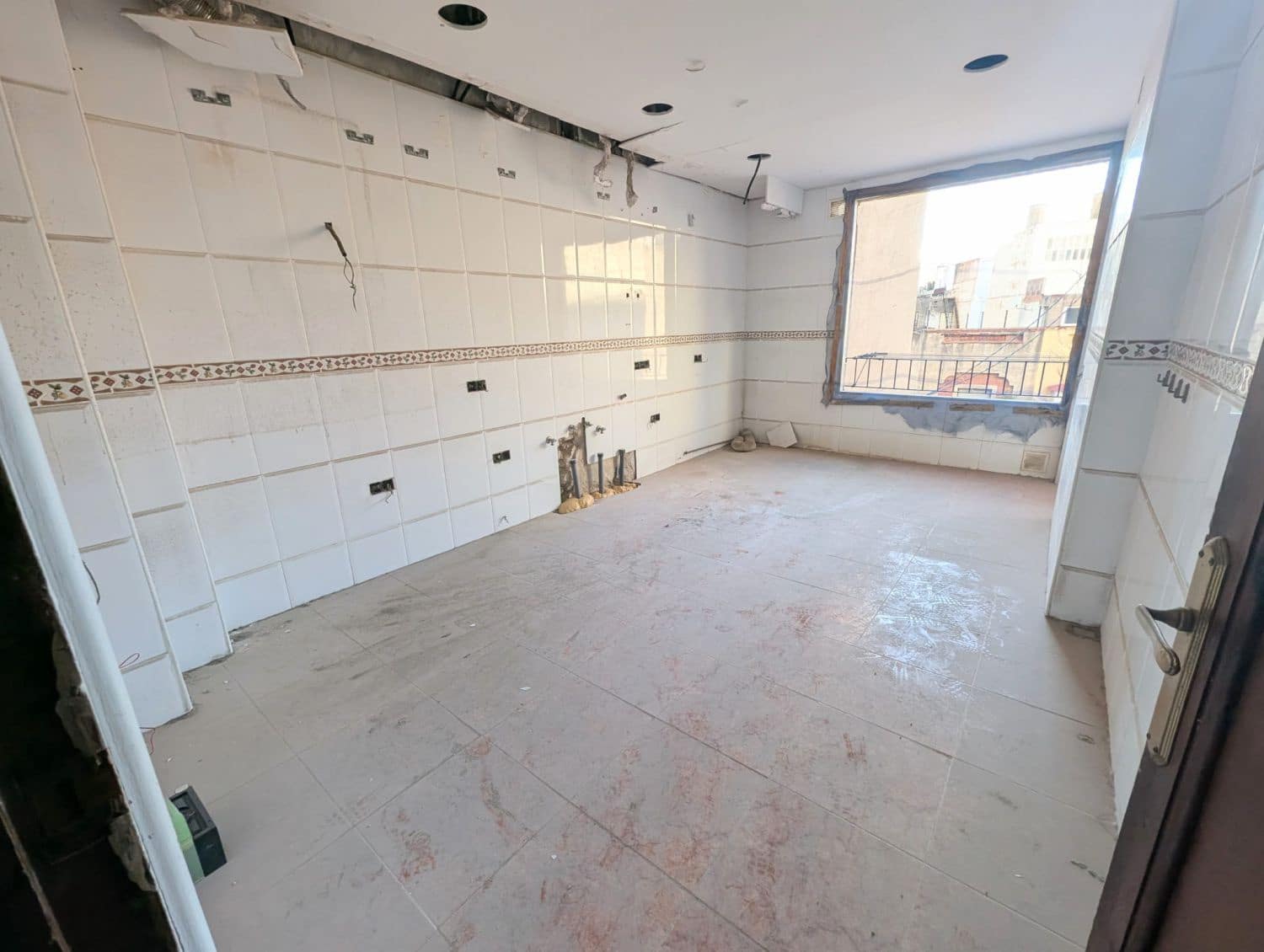 4 bedroom Flat for sale in Castello de la Plana - € 149,000 (Ref: 9394022)