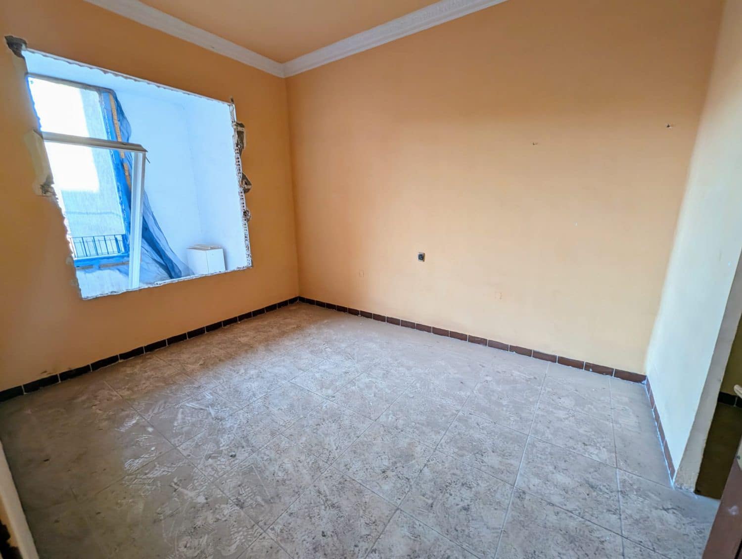 4 bedroom Flat for sale in Castello de la Plana - € 149,000 (Ref: 9394022)