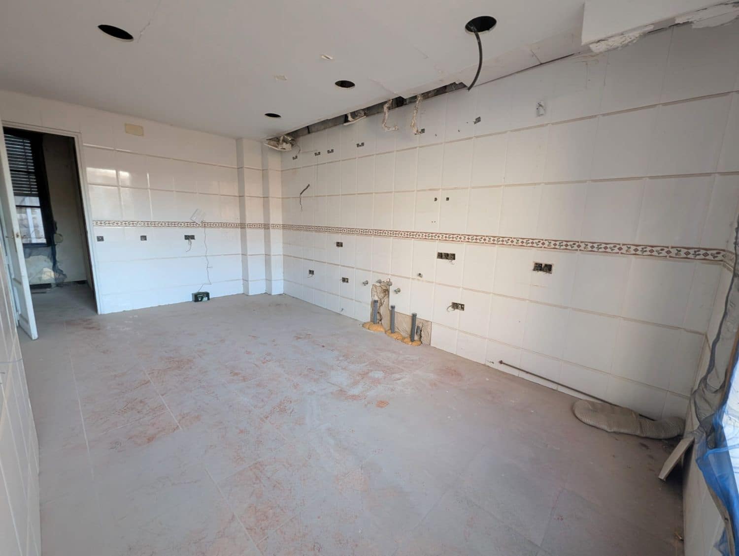 4 bedroom Flat for sale in Castello de la Plana - € 149,000 (Ref: 9394022)