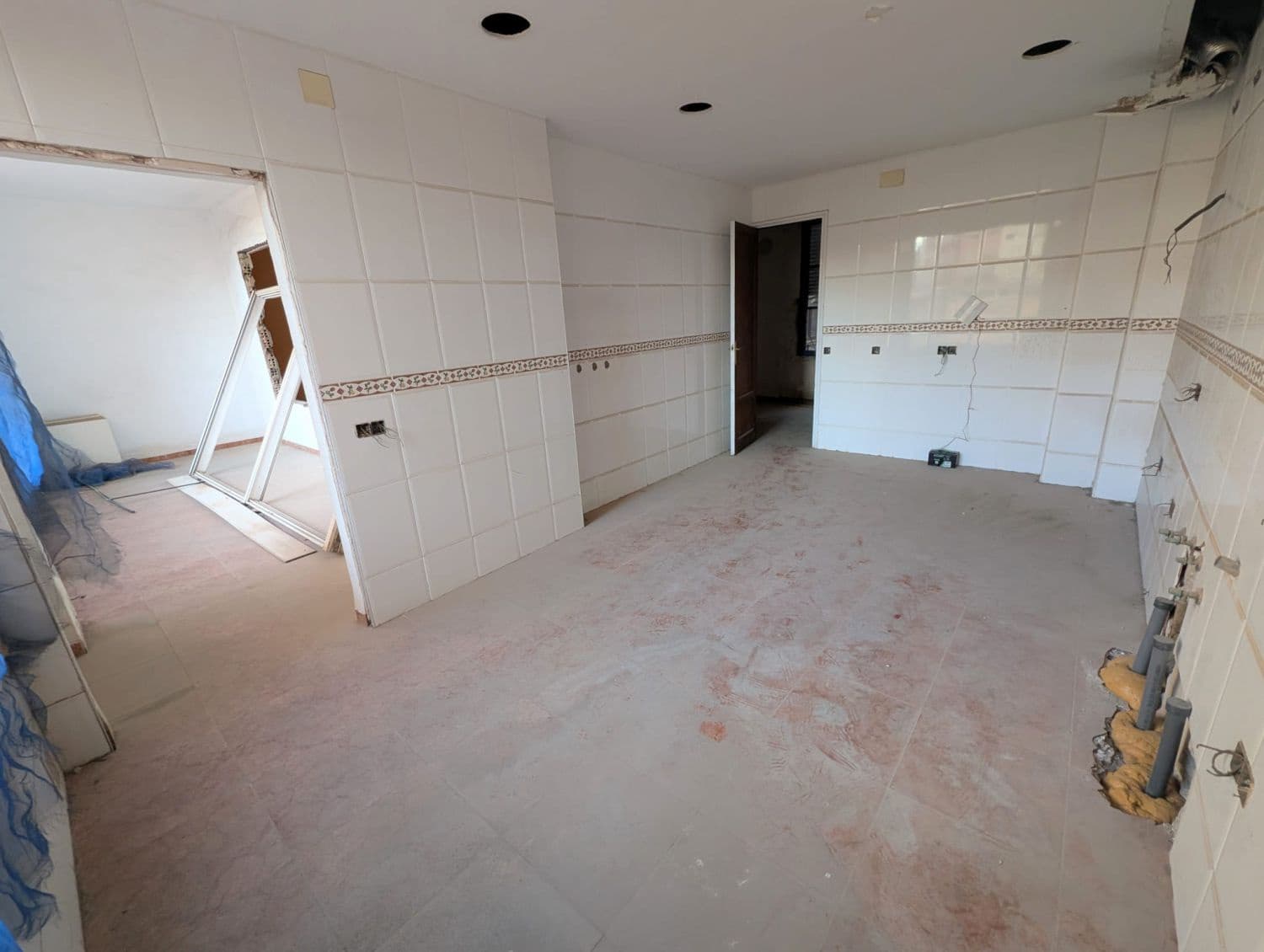 4 bedroom Flat for sale in Castello de la Plana - € 149,000 (Ref: 9394022)