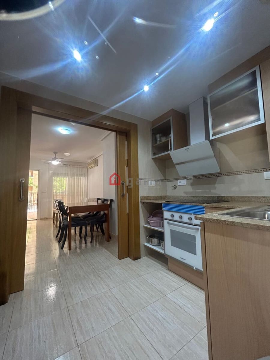 Piso de 2 habitaciones en Oropesa  en alquiler - 650 € (Ref: 9430845)