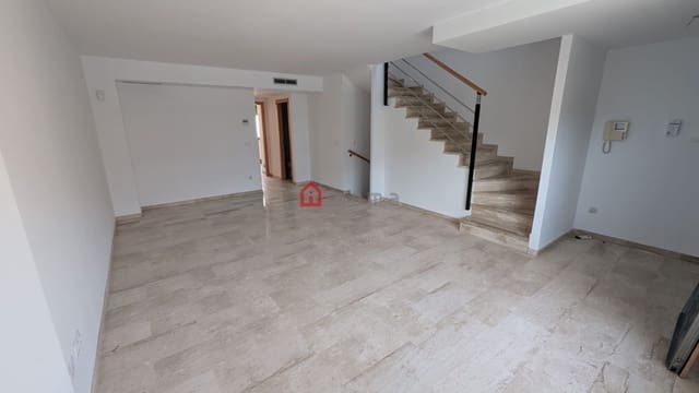 4 slaapkamer Rijtjeshuis te koop in Castelló de la Plana - € 394.000 (Ref: 9479131)