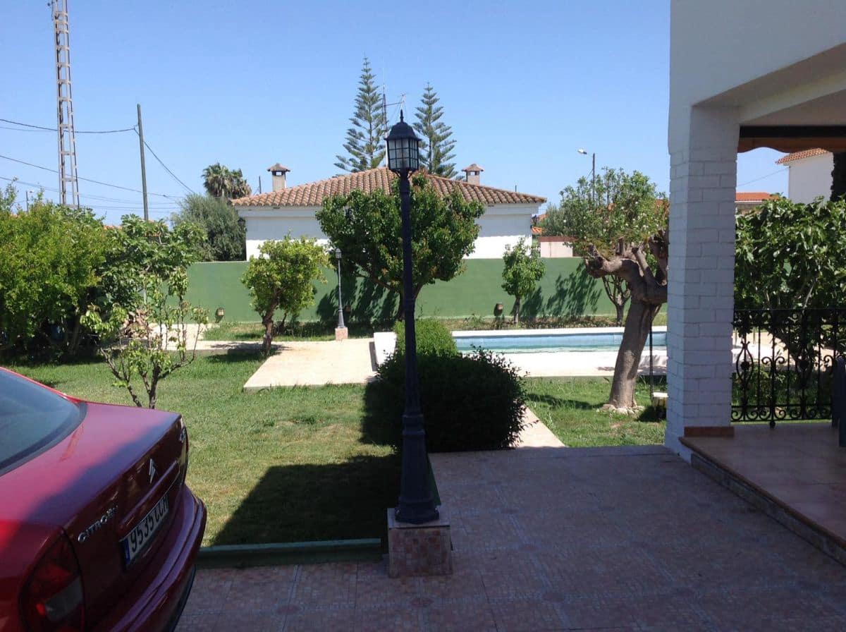 4 bedroom Semi-detached Villa for sale in El Grau de Castello with garage - € 333,000 (Ref: 9513177)