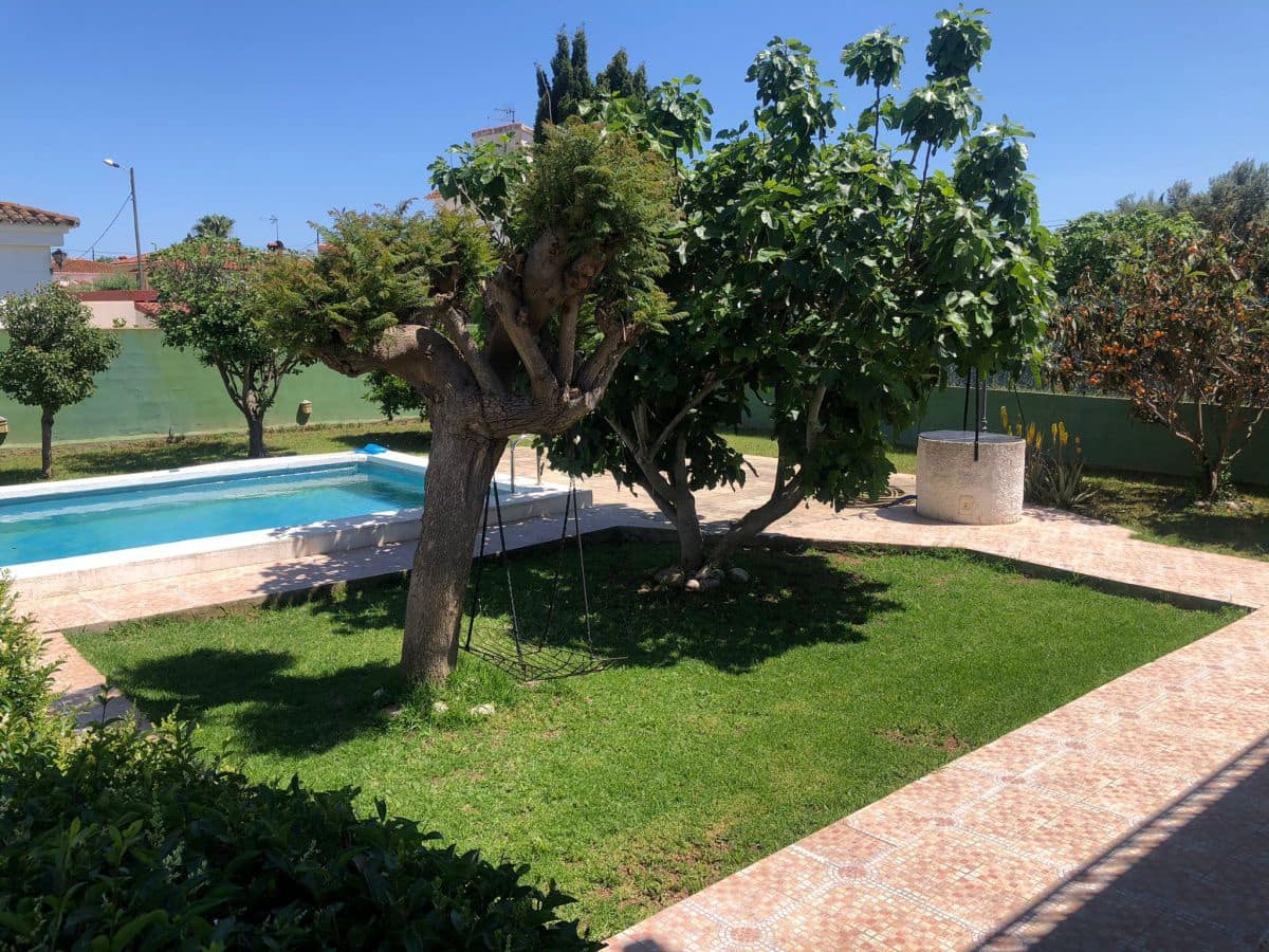4 bedroom Semi-detached Villa for sale in El Grau de Castello with garage - € 333,000 (Ref: 9513177)
