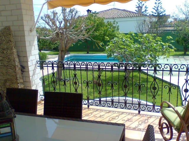 4 bedroom Semi-detached Villa for sale in El Grau de Castelló, Castelló de la Plana with garage - € 333,000 (Ref: 9513177)