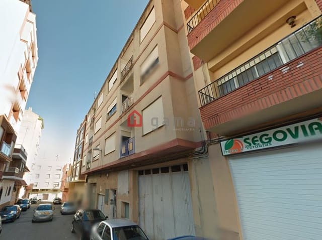 Piso de 4 habitaciones en La Vall d'Uixó en venta - 76.000 € (Ref: 9513188)