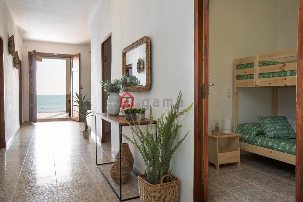 5 bedroom Villa for sale in Nules - € 325,000 (Ref: 9561550)