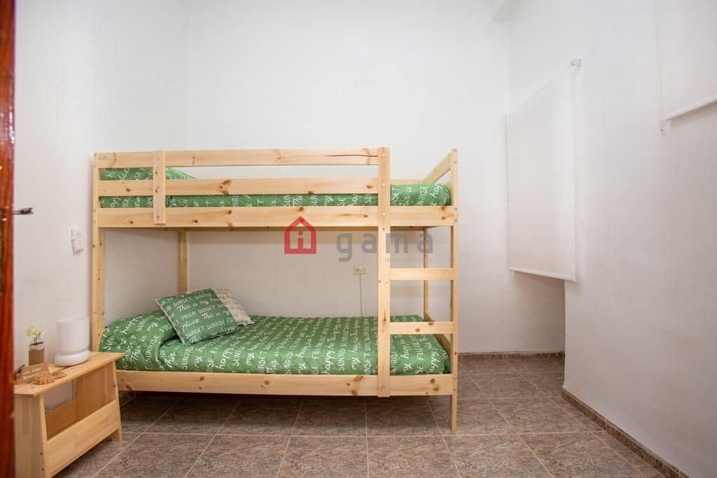 5 bedroom Villa for sale in Nules - € 325,000 (Ref: 9561550)