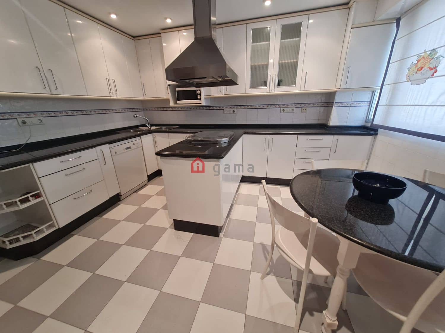 6 bedroom Apartment for sale in Castello de la Plana - € 270,000 (Ref: 9574150)