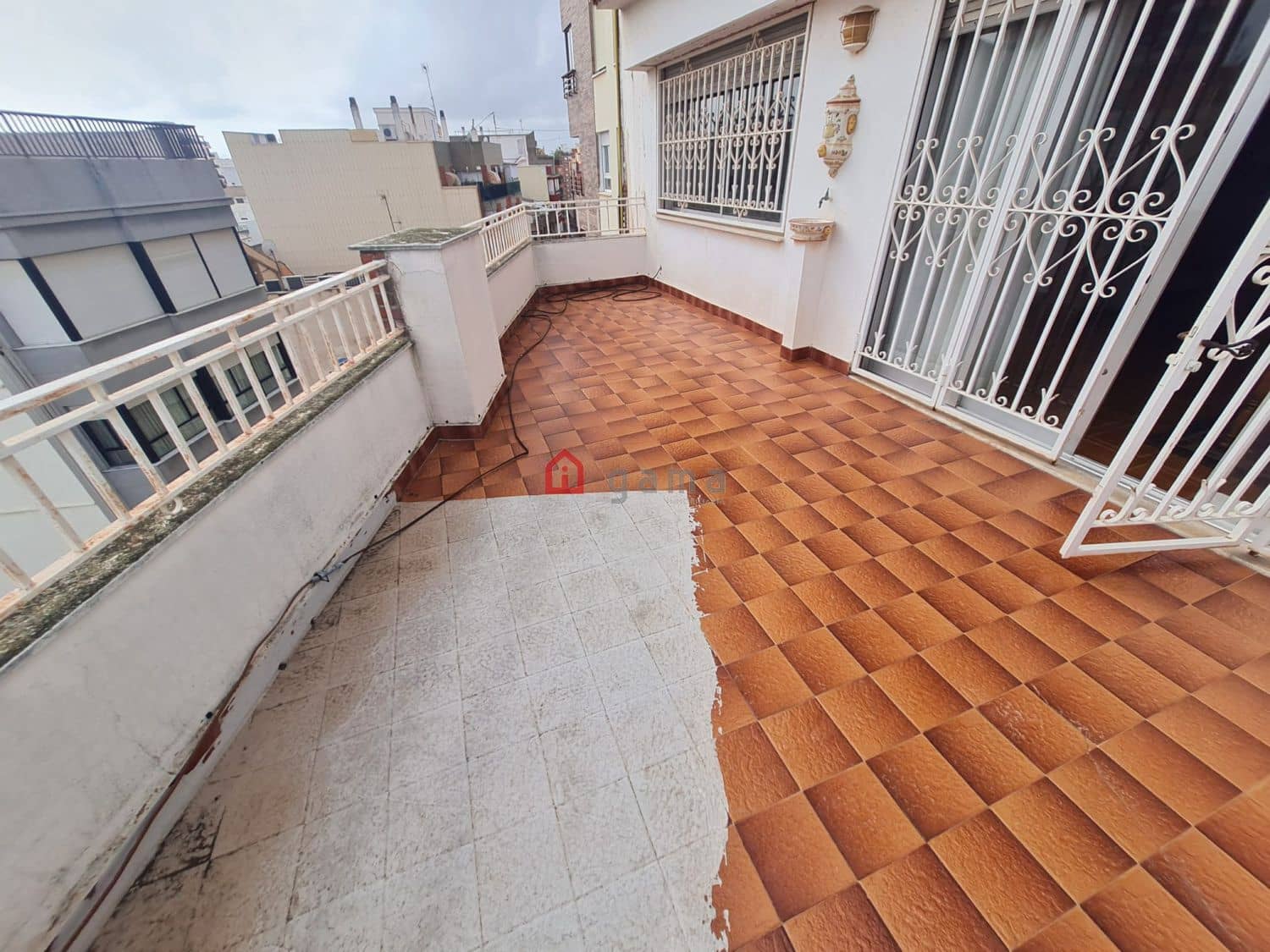 6 bedroom Apartment for sale in Castello de la Plana - € 270,000 (Ref: 9574150)