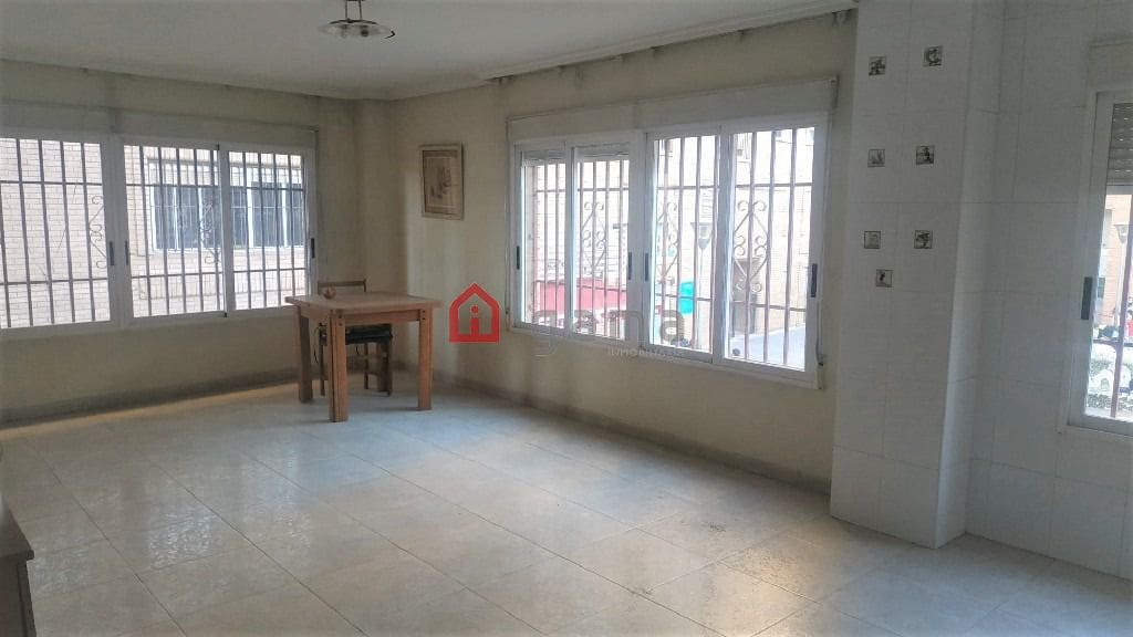 Commerciale in vendita in Castello de la Plana - 80.000 € (Rif: 9574152)