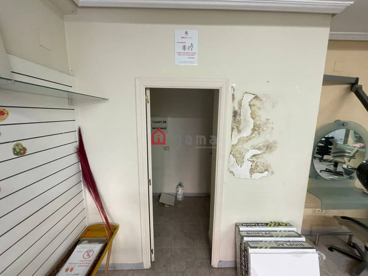 Commerciale in vendita in Castello de la Plana - 80.000 € (Rif: 9574152)