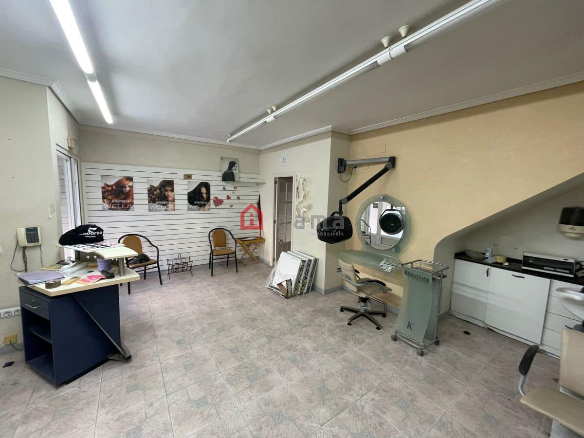 Commerciale in vendita in Castello de la Plana - 80.000 € (Rif: 9574152)