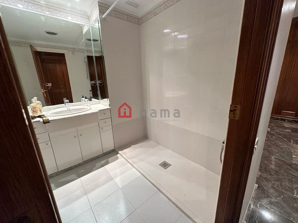 3 Zimmer Apartment zu verkaufen in Castello de la Plana mit Garage - 299.000 € (Ref: 9625441)