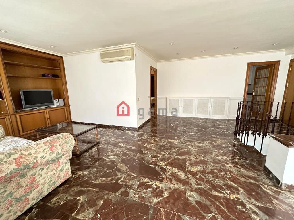 3 Zimmer Apartment zu verkaufen in Castello de la Plana mit Garage - 299.000 € (Ref: 9625441)