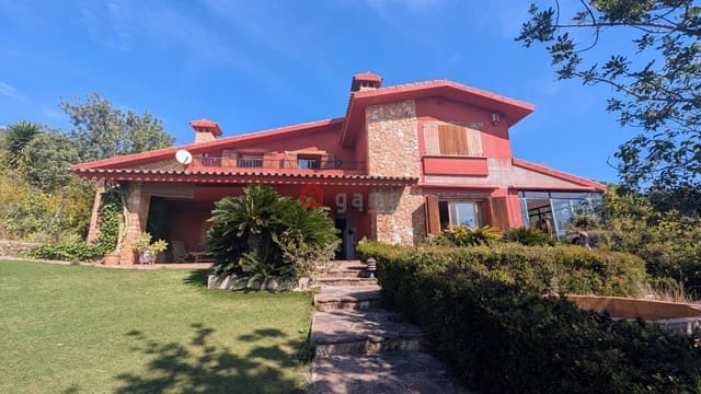 6 slaapkamer Halfvrijstaande villa te huur in Borriol met garage - € 2.500 (Ref: 9714670)