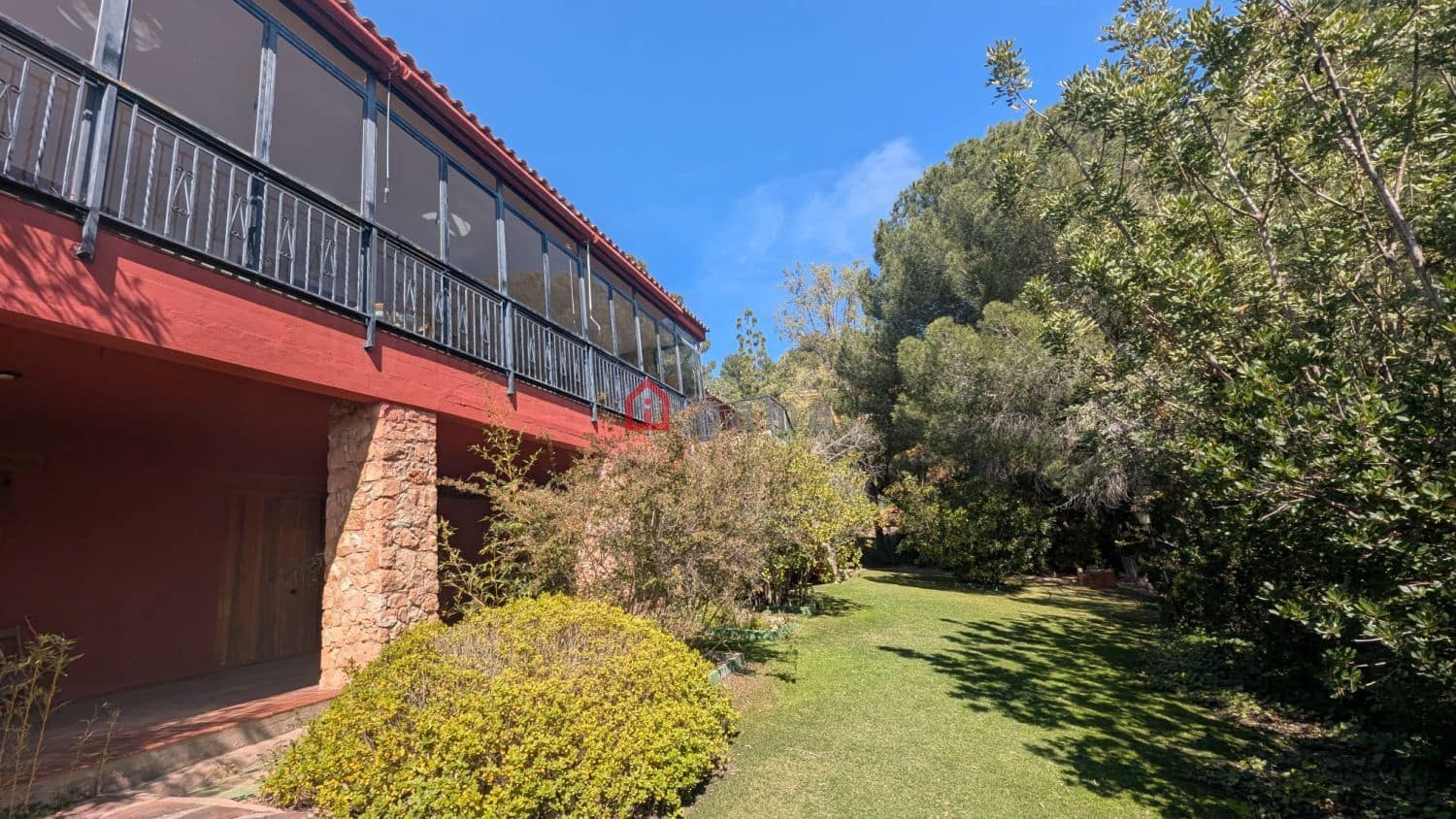 6 slaapkamer Halfvrijstaande villa te huur in Borriol met garage - € 2.500 (Ref: 9714670)