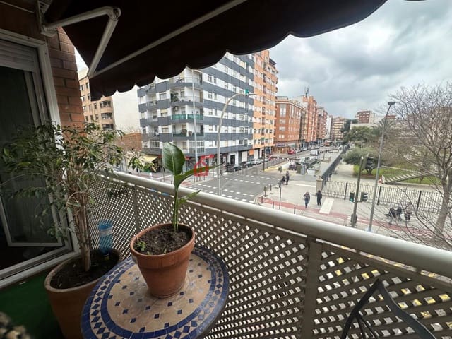3 quarto Apartamento para venda em Castelló de la Plana com garagem - 300 000 € (Ref: 9755472)