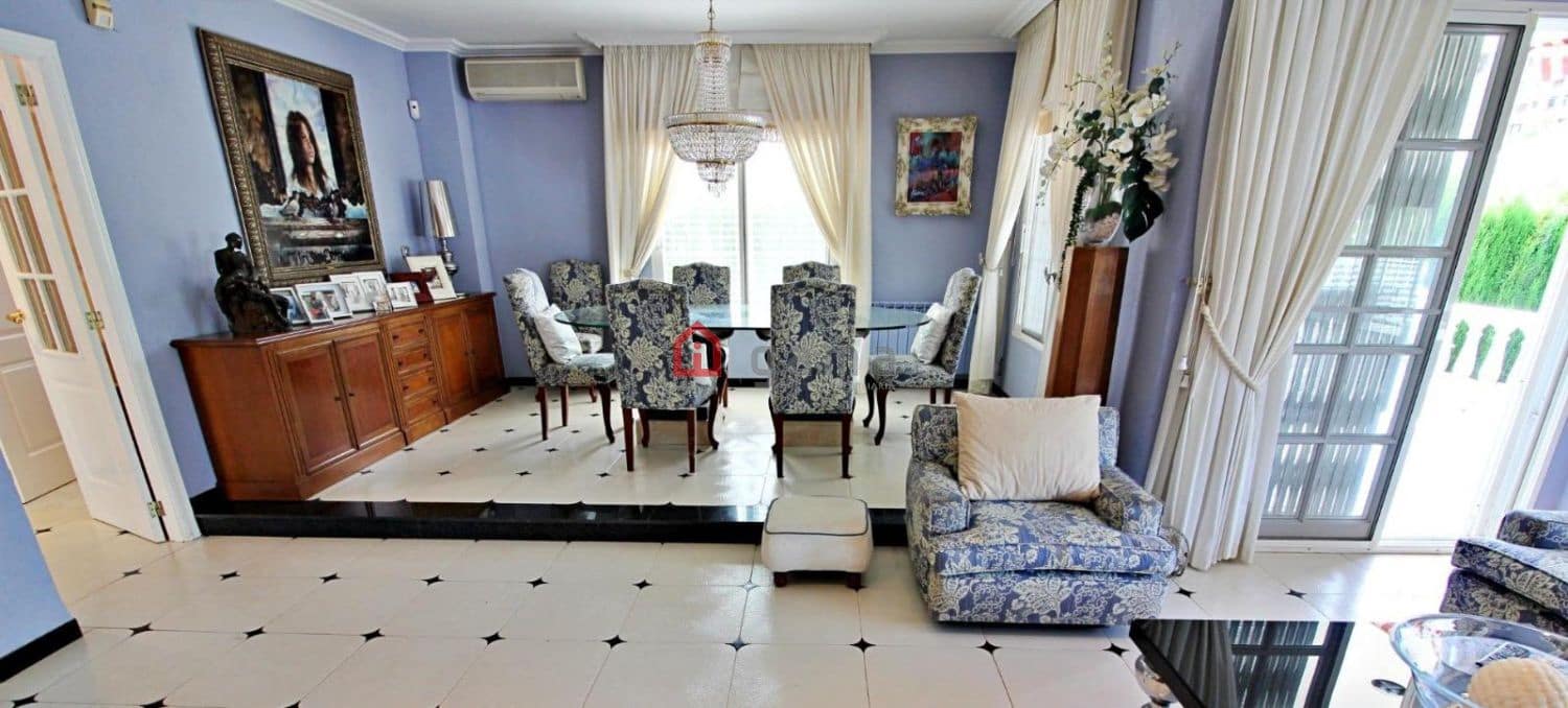 4 camera da letto Villetta Bifamiliare in vendita in Benicassim con garage - 850.000 € (Rif: 9772817)