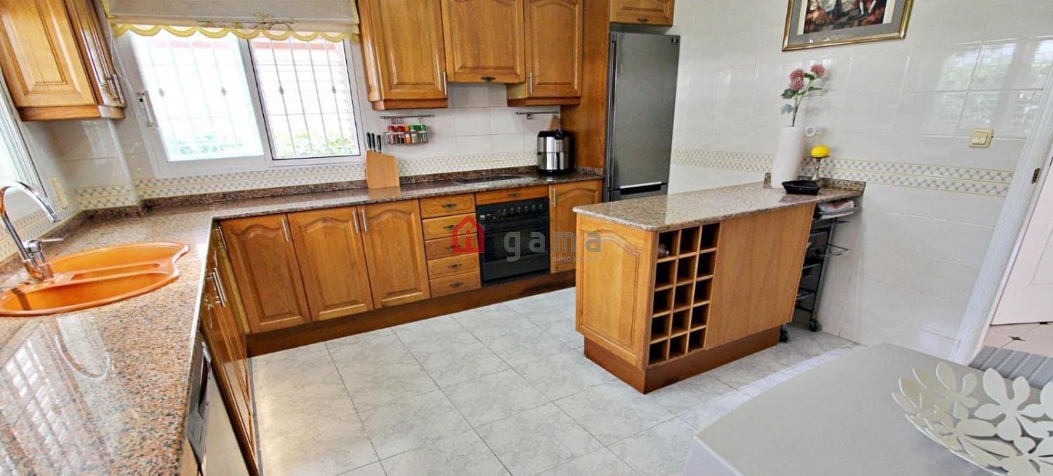 4 camera da letto Villetta Bifamiliare in vendita in Benicassim con garage - 850.000 € (Rif: 9772817)