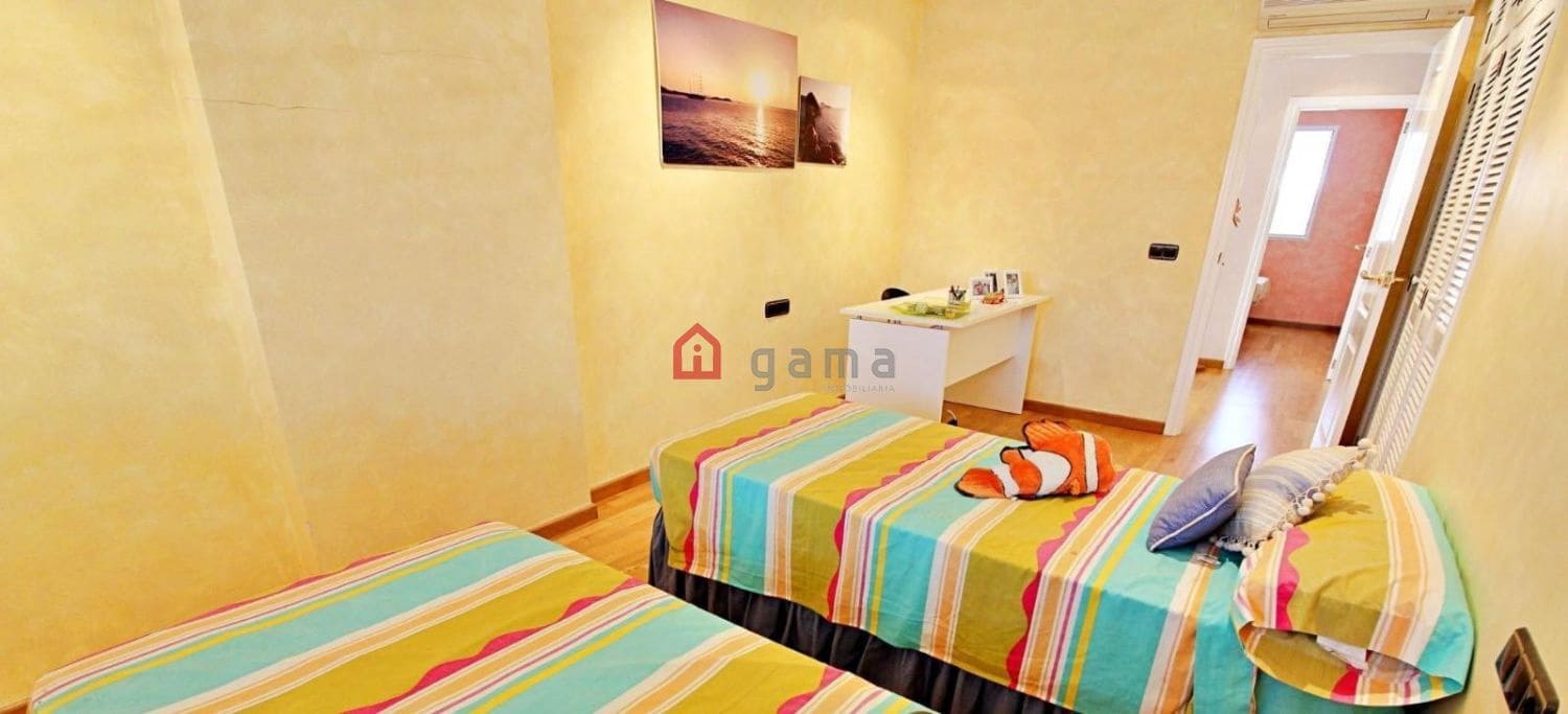 4 camera da letto Villetta Bifamiliare in vendita in Benicassim con garage - 850.000 € (Rif: 9772817)