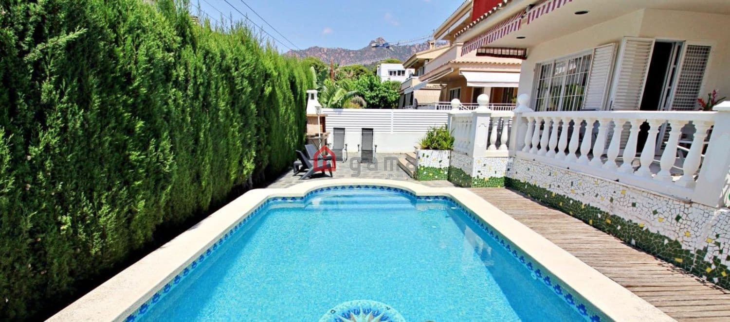 4 camera da letto Villetta Bifamiliare in vendita in Benicassim con garage - 850.000 € (Rif: 9772817)