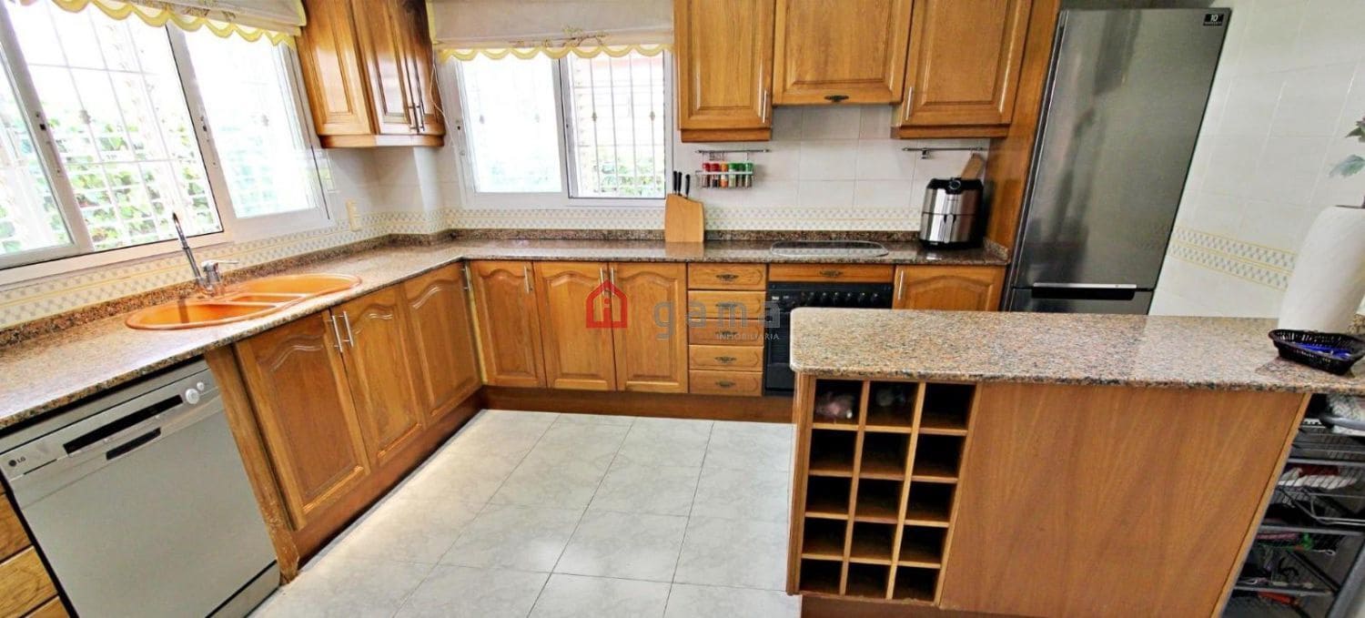 4 camera da letto Villetta Bifamiliare in vendita in Benicassim con garage - 850.000 € (Rif: 9772817)