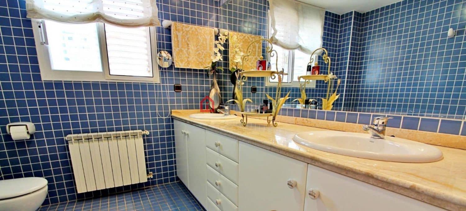 4 camera da letto Villetta Bifamiliare in vendita in Benicassim con garage - 850.000 € (Rif: 9772817)