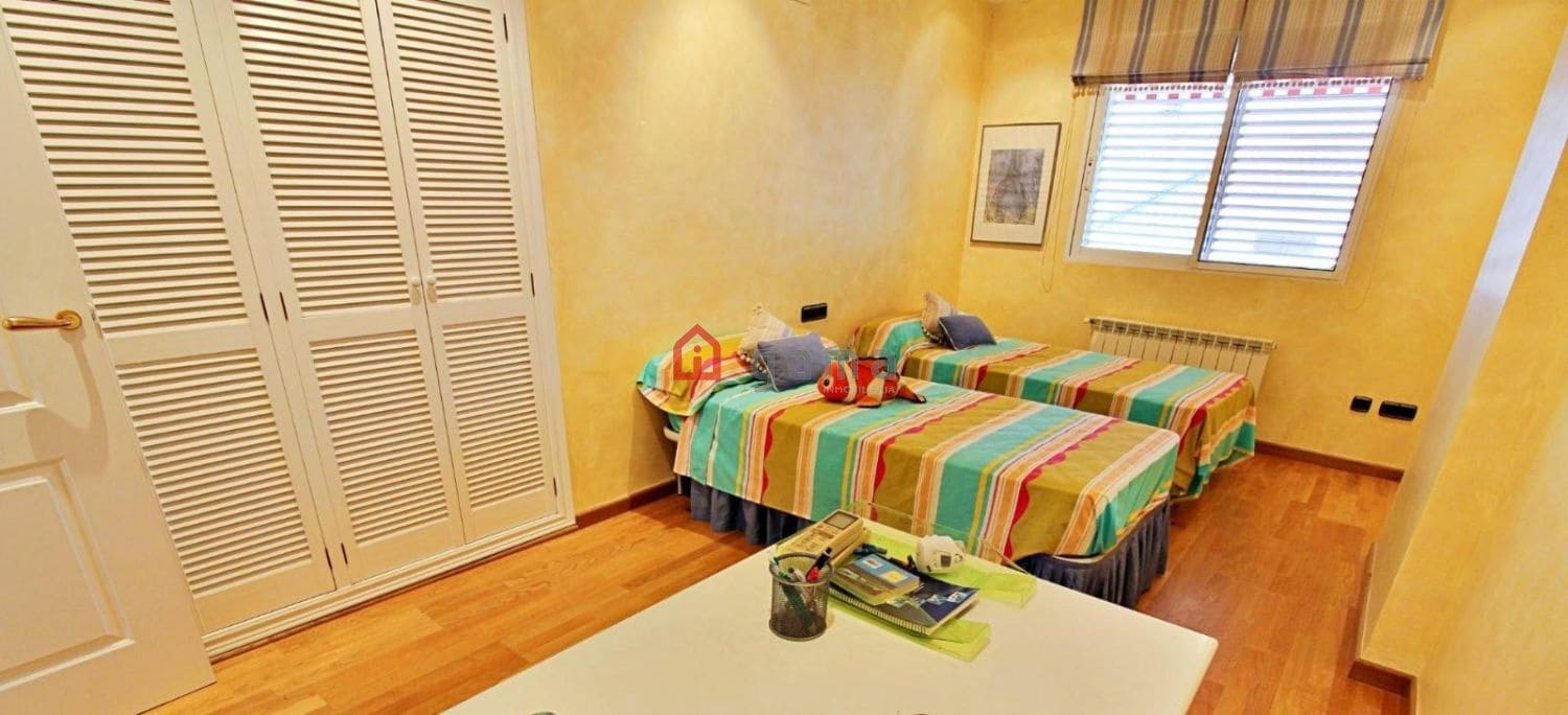 4 camera da letto Villetta Bifamiliare in vendita in Benicassim con garage - 850.000 € (Rif: 9772817)