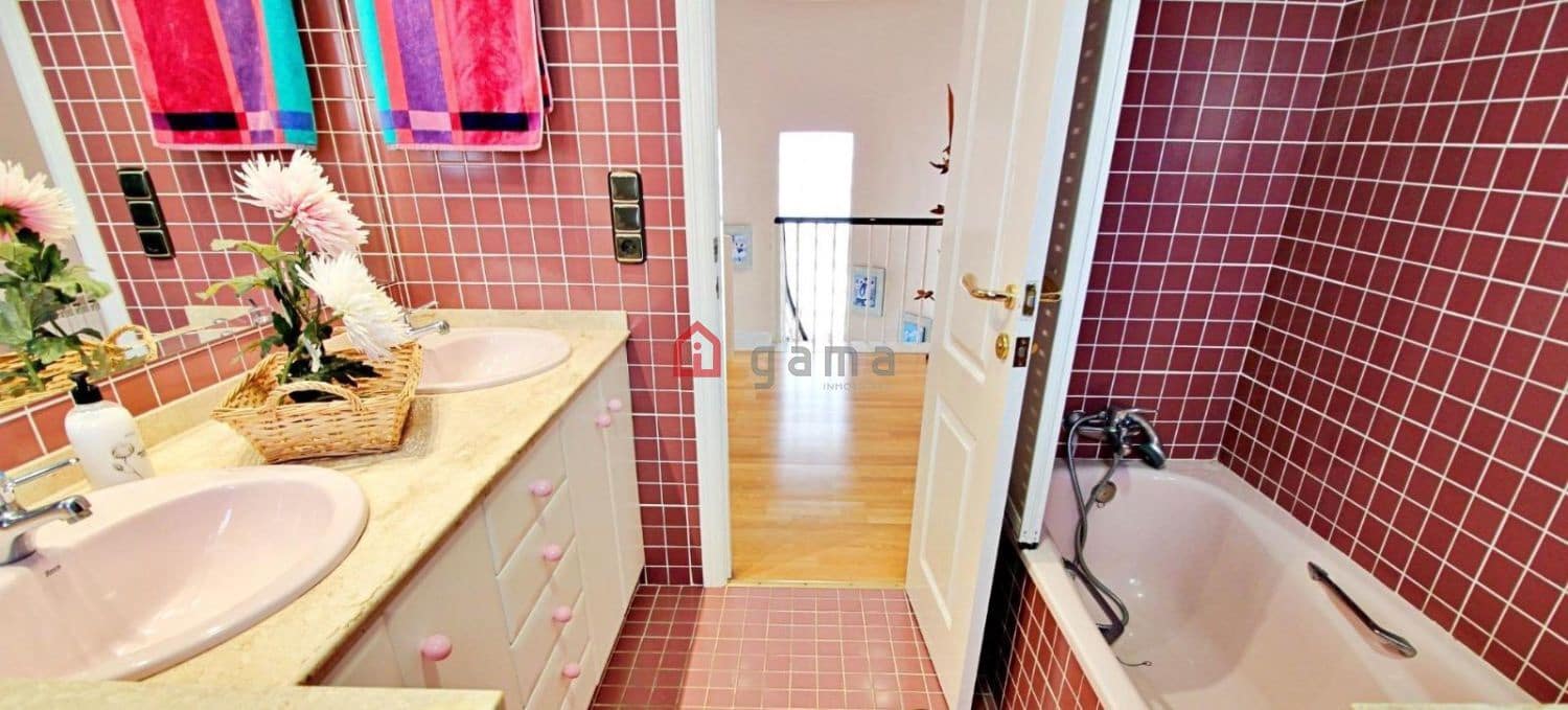 4 camera da letto Villetta Bifamiliare in vendita in Benicassim con garage - 850.000 € (Rif: 9772817)