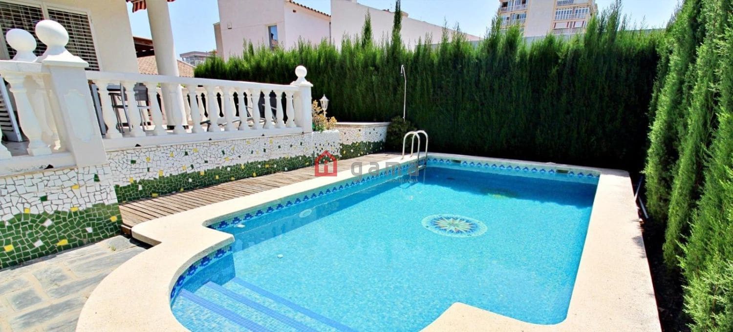 4 camera da letto Villetta Bifamiliare in vendita in Benicassim con garage - 850.000 € (Rif: 9772817)