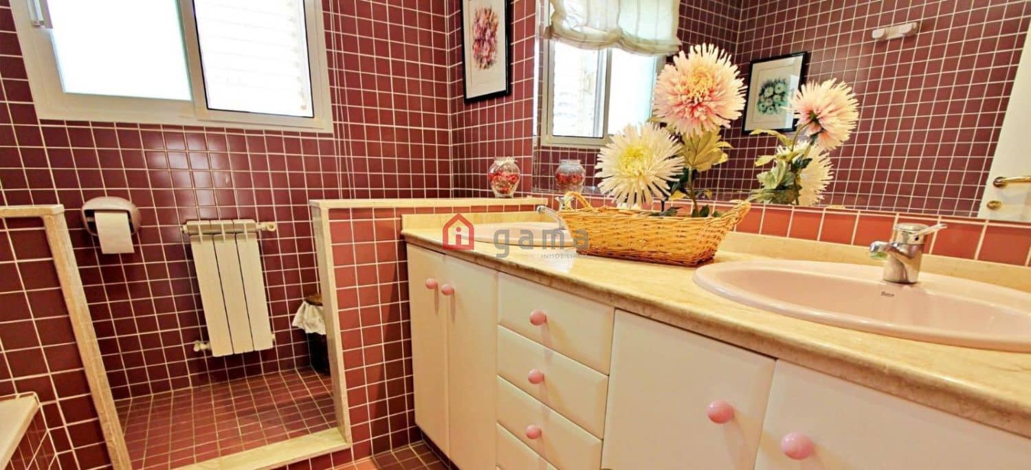 4 camera da letto Villetta Bifamiliare in vendita in Benicassim con garage - 850.000 € (Rif: 9772817)