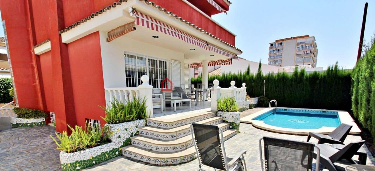 4 camera da letto Villetta Bifamiliare in vendita in Benicassim con garage - 850.000 € (Rif: 9772817)