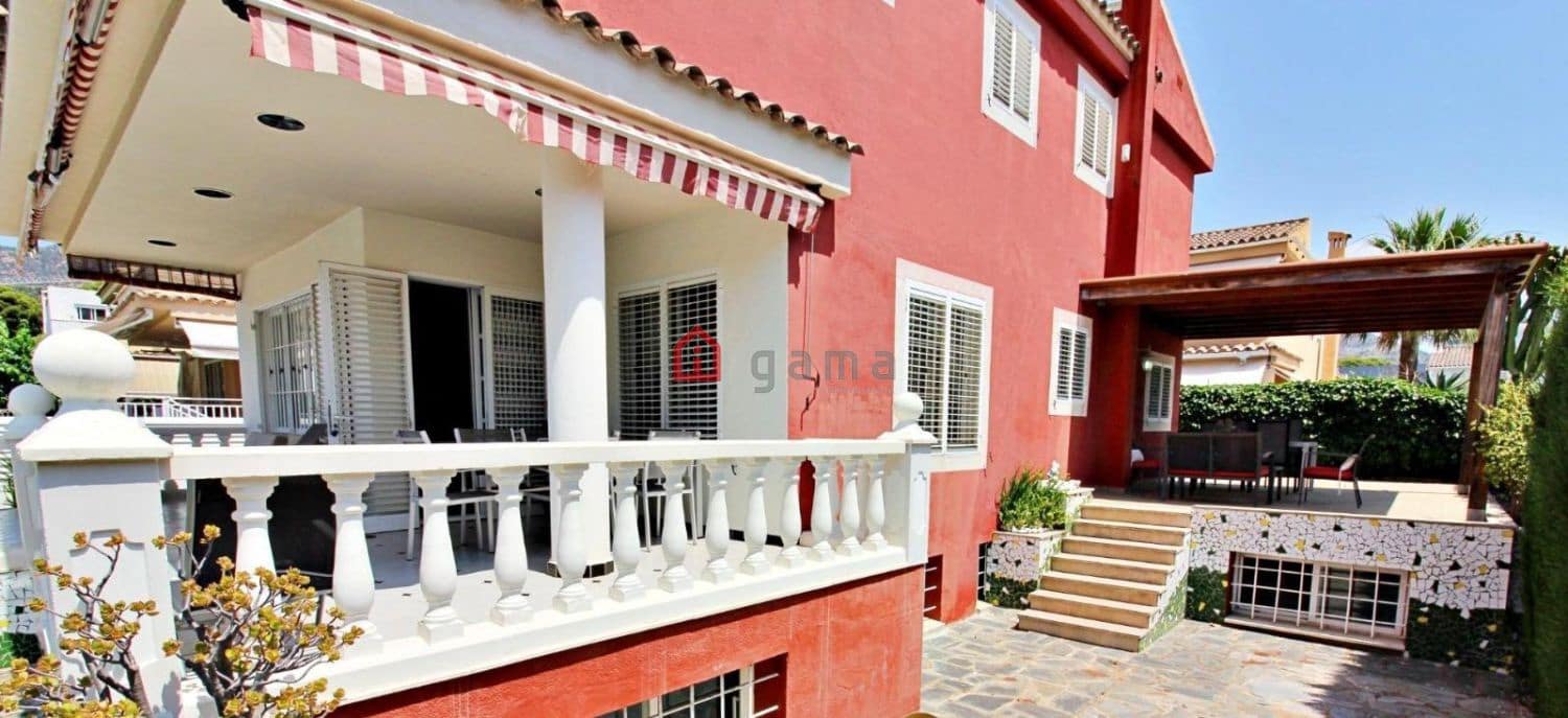 4 camera da letto Villetta Bifamiliare in vendita in Benicassim con garage - 850.000 € (Rif: 9772817)