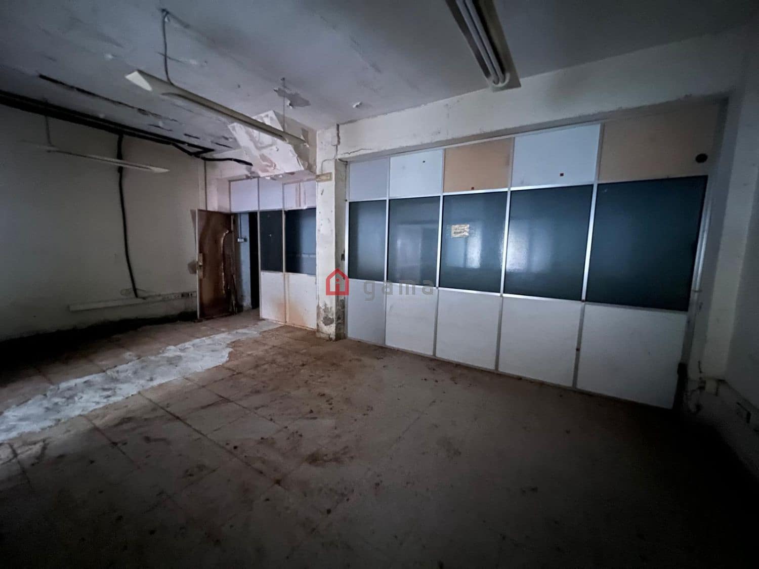 Erhverv til salg i Castello de la Plana - € 80.000 (Ref: 9772818)