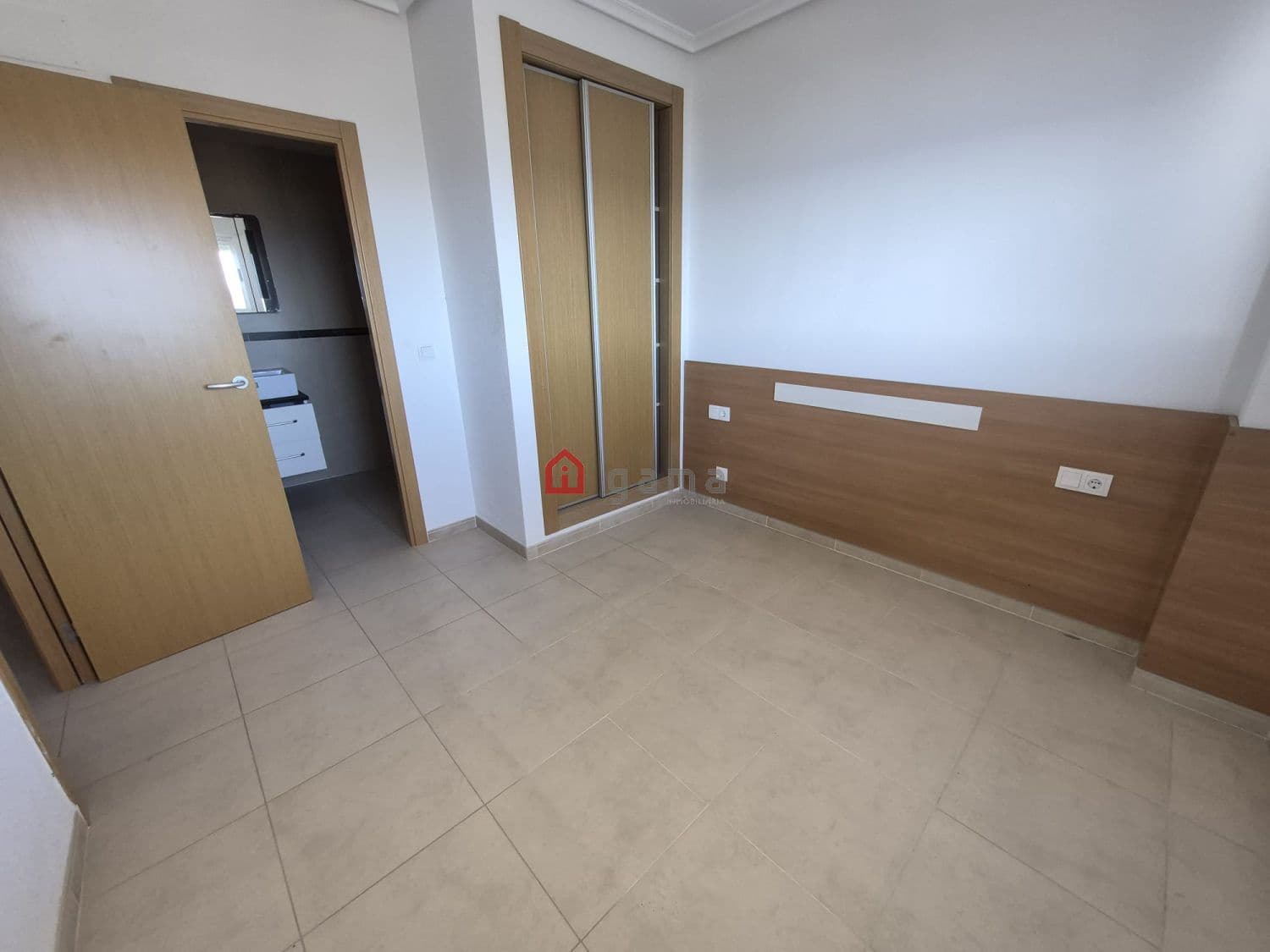 2 bedroom Apartment for sale in Oropesa  with garage - € 155,000 (Ref: 9785010)