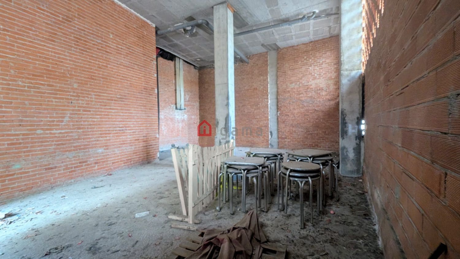 Commercial for sale in Castello de la Plana - € 148,000 (Ref: 9811381)