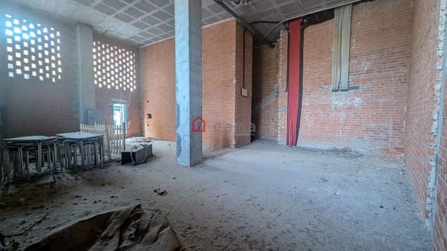 Commercial for sale in Castelló de la Plana - € 148,000 (Ref: 9811381)