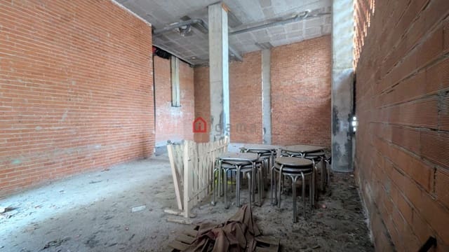 Commercial for sale in Castelló de la Plana - € 148,000 (Ref: 9811381)