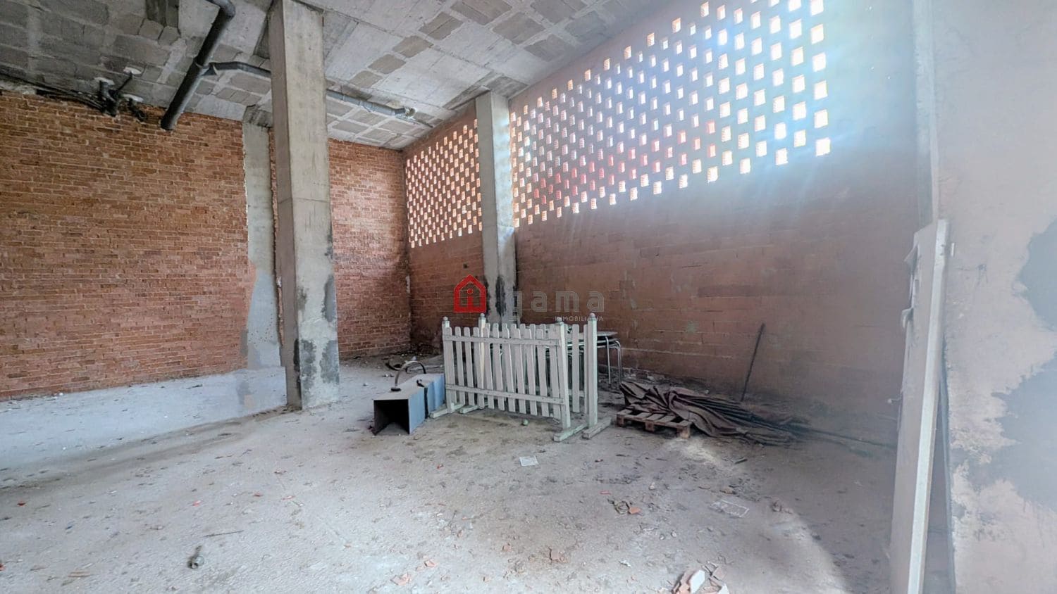 Commercial for sale in Castello de la Plana - € 148,000 (Ref: 9811381)
