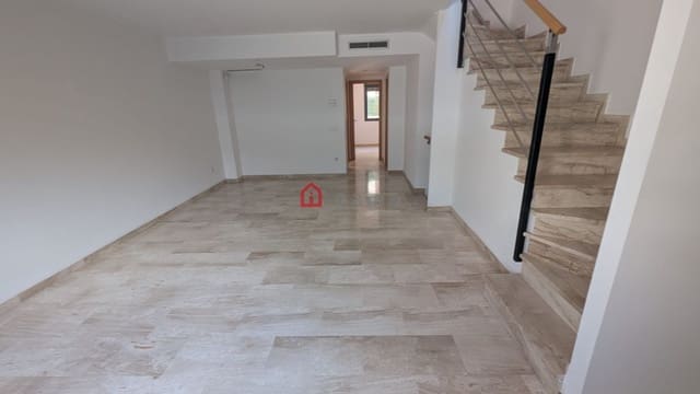 5 soveværelse Rækkehus til salg i Castelló de la Plana - € 394.000 (Ref: 9822410)