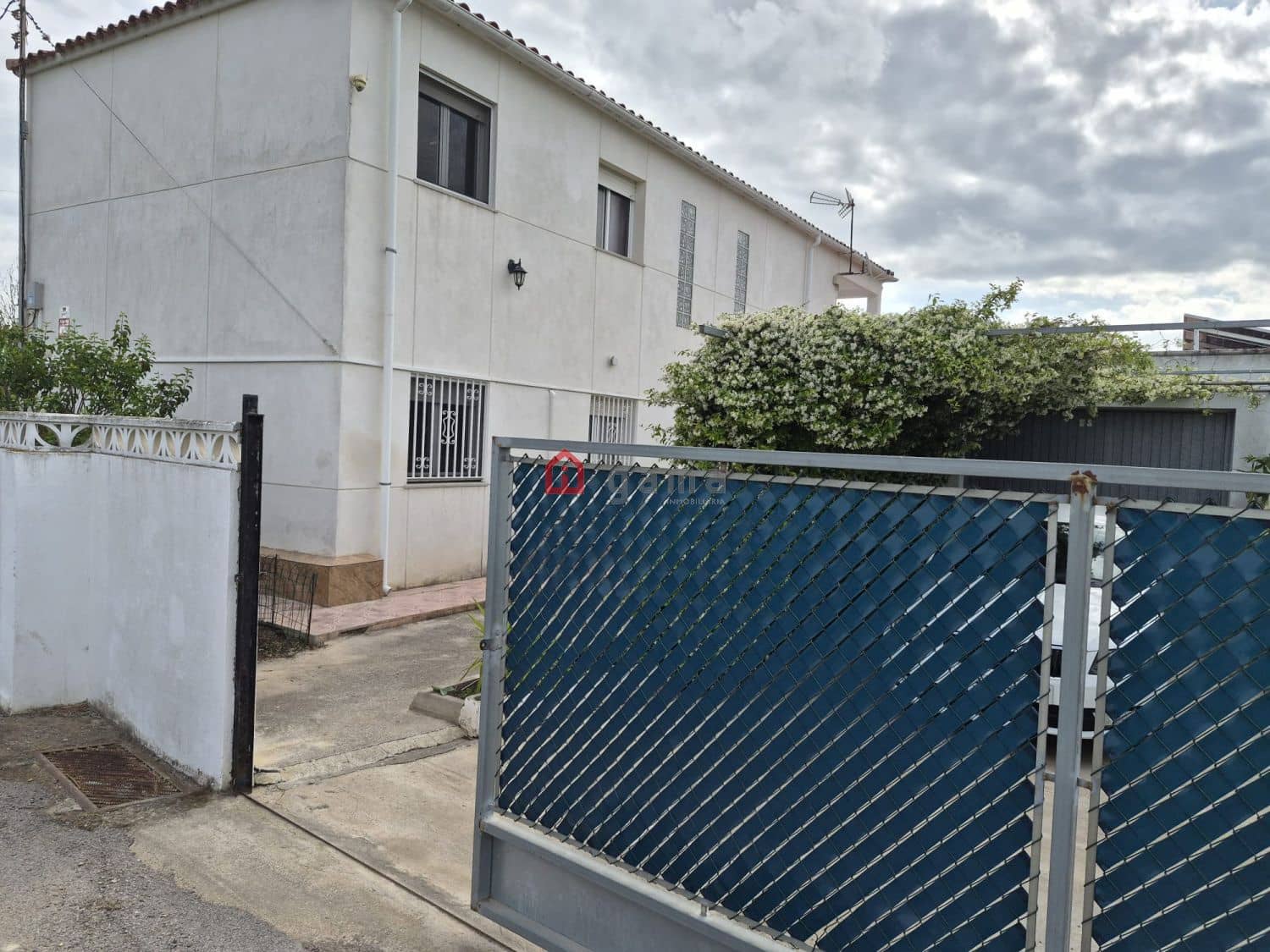 5 bedroom Semi-detached Villa for sale in Castello de la Plana - € 370,000 (Ref: 9828816)