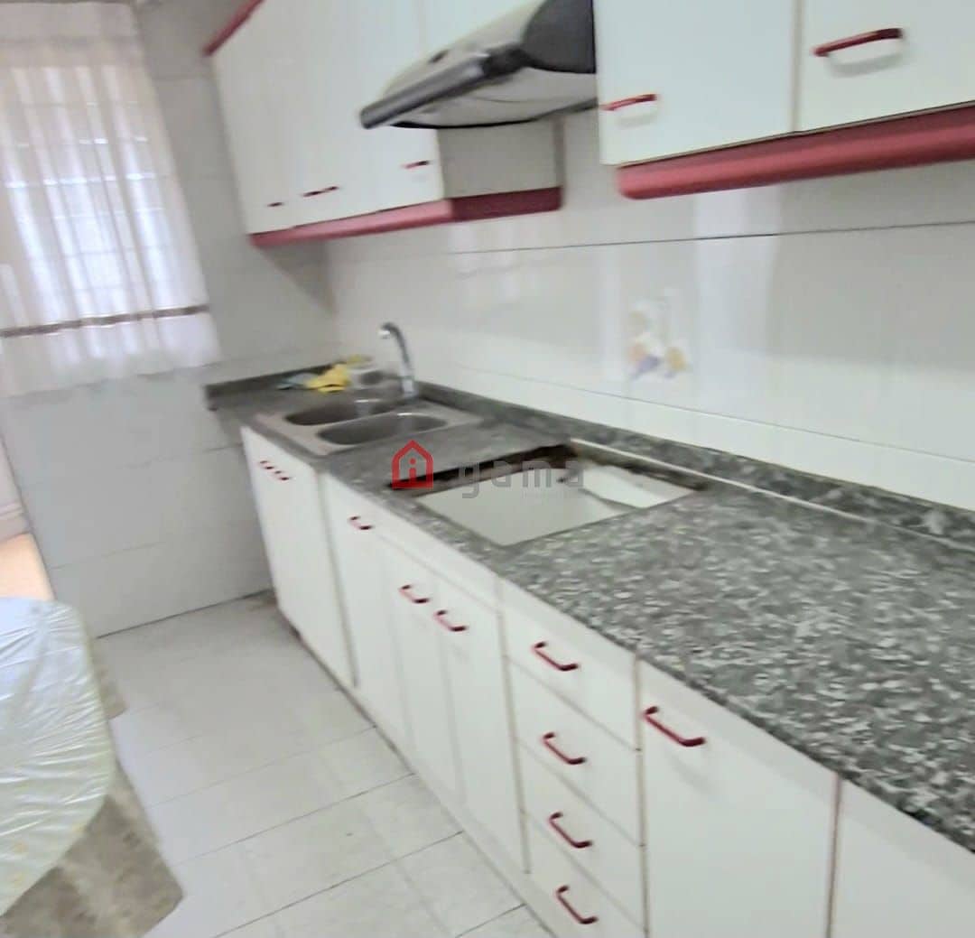 4 bedroom Flat for sale in L'Alcora with garage - € 110,000 (Ref: 9845218)