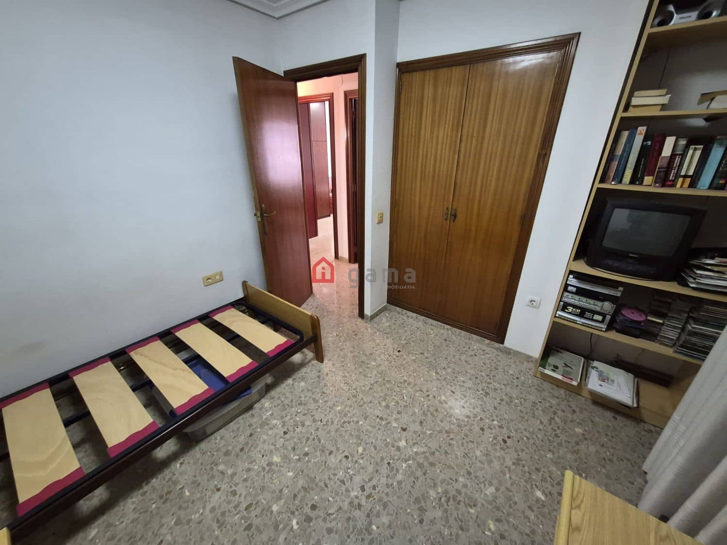 4 bedroom Flat for sale in L'Alcora with garage - € 110,000 (Ref: 9845218)