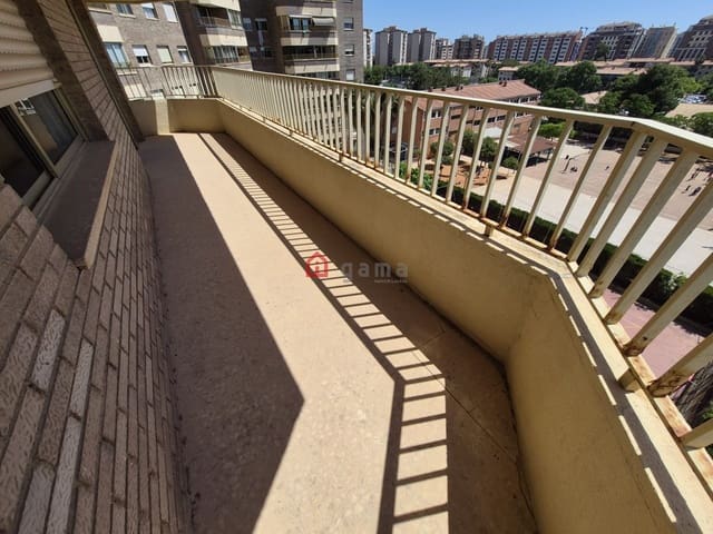 Lejlighed til leje i Castelló de la Plana med garage - € 800 (Ref: 9851587)